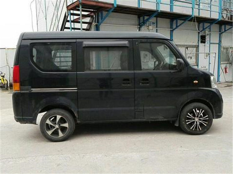 面包车在大街小巷很常见,为啥很少有黑色的?车企:为了你们好!