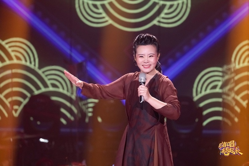 本期《嗨唱转起来》的舞台,又迎来了一位歌坛大前辈:龚琳娜.