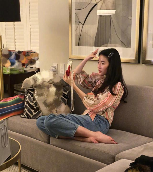 带你参观刘亦菲的豪宅家里挂着自己的仙女画看着有点太自恋了