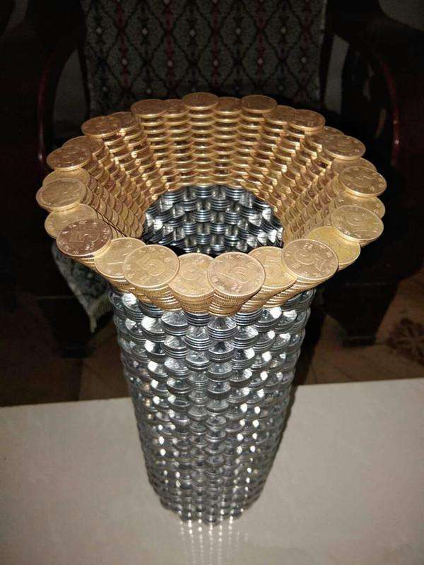 河北农民用3万多枚硬币搭建208米硬币塔打破世界纪录