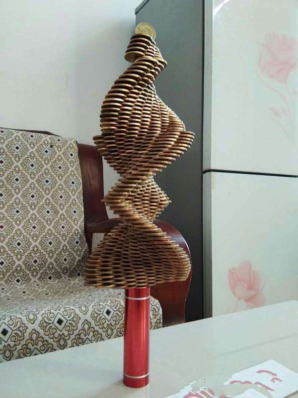 河北农民用3万多枚硬币搭建208米硬币塔打破世界纪录