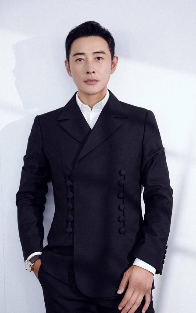 演员罗晋最美表演中演技卓越先来看儒雅气质的帅照