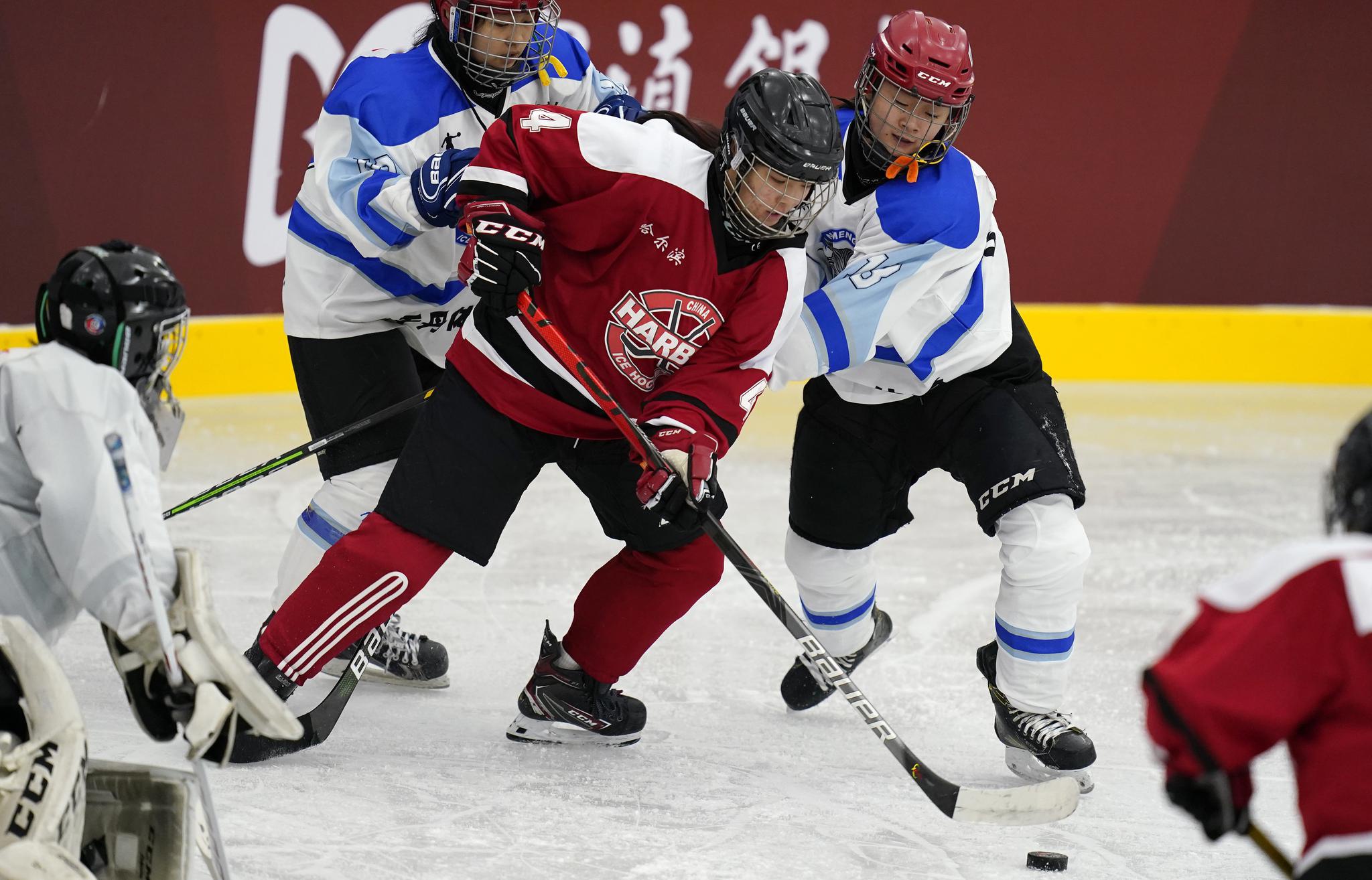 全国冰球锦标赛女子组 河北队取得开门红