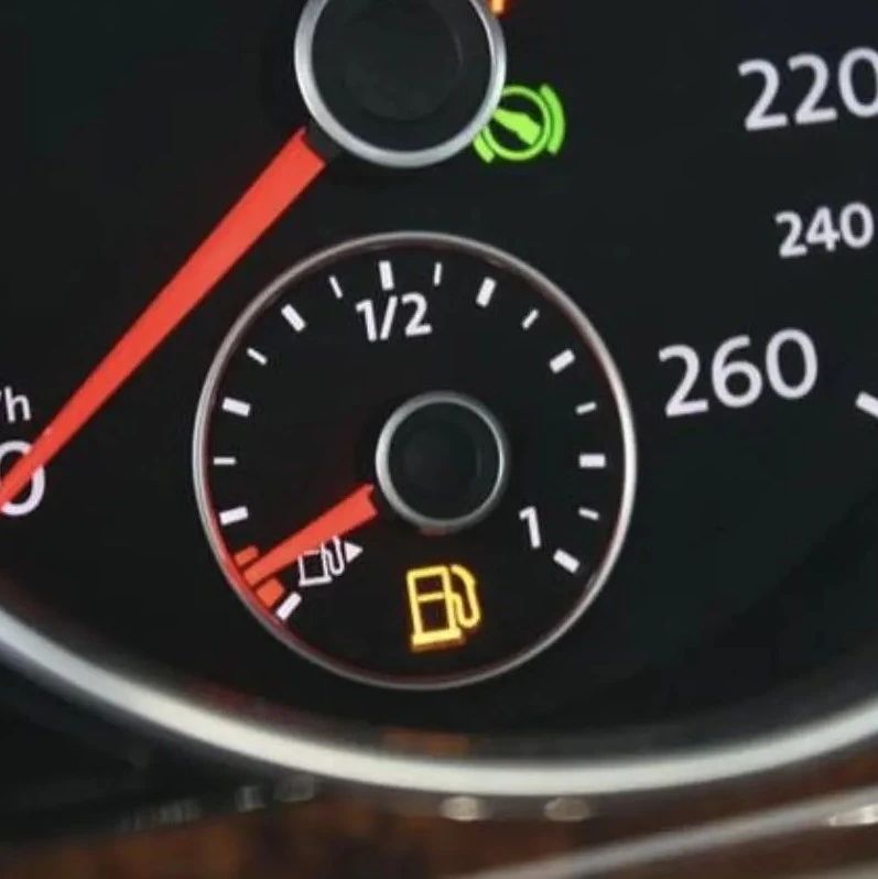 问答:在油表坏了的情况下,如何知道油箱中还剩多少油?