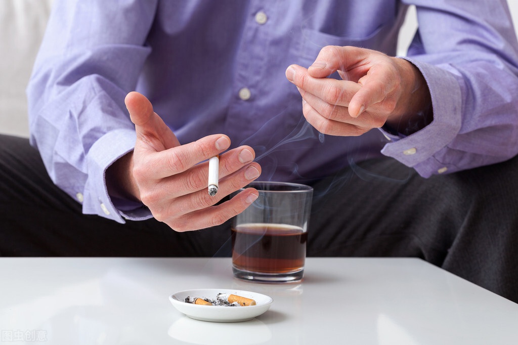 喝酒时,谨记这"4不做",不说千杯不醉吧,至少可以做到不伤胃
