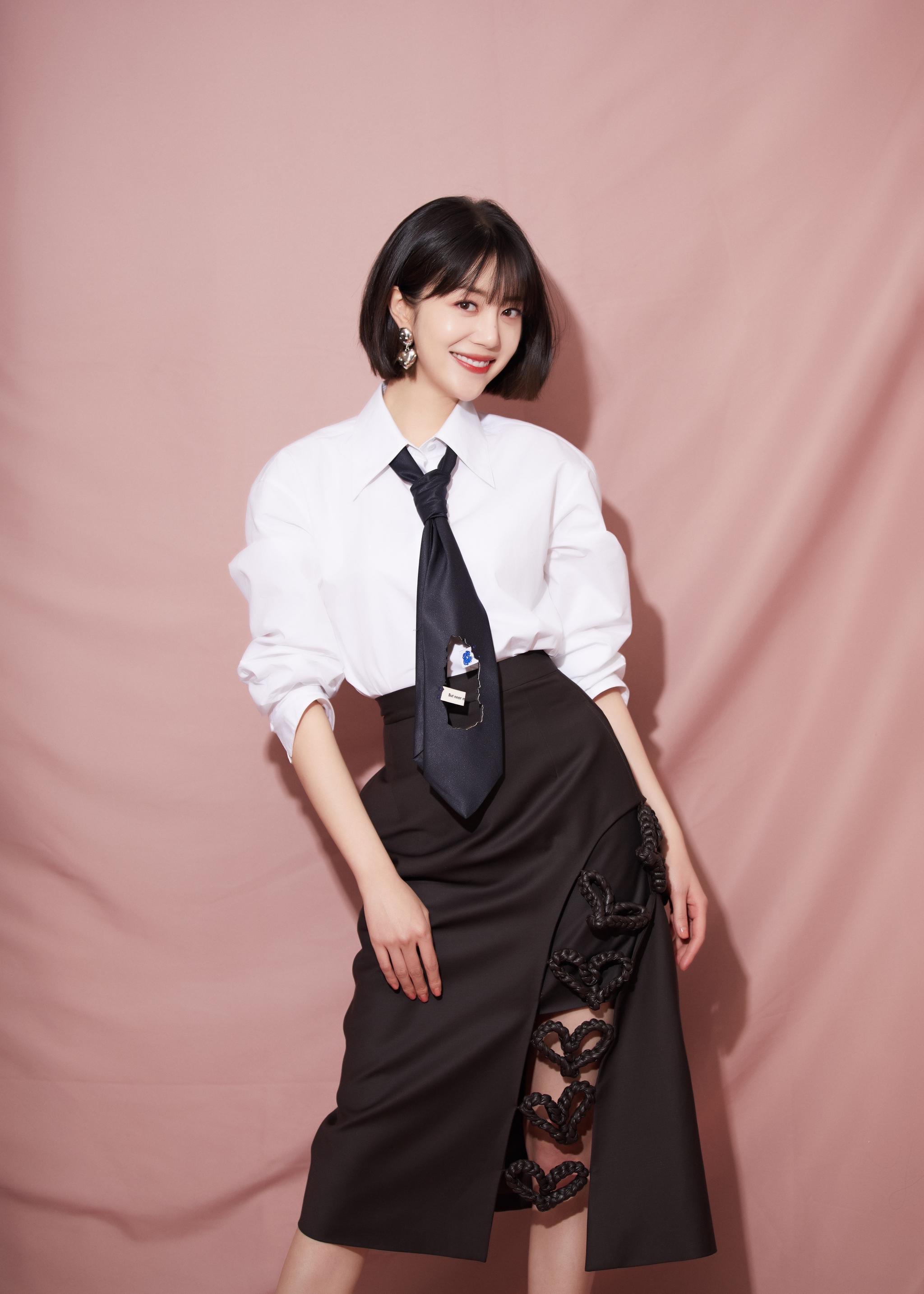 李溪芮出席"轻松筹"公益盛典,将更加积极参与公益事业