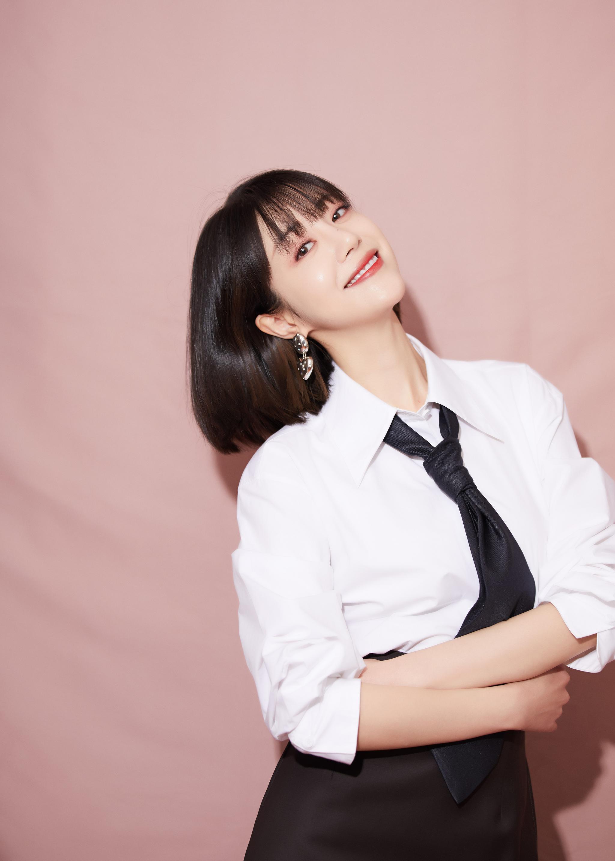 李溪芮出席"轻松筹"公益盛典,将更加积极参与公益事业