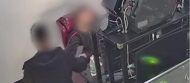 该罚!湖南男子网吧内偷手机后再次去上网时被抓:没生活费了休闲区蓝鸢梦想 - Www.slyday.coM 该罚!湖南男子网吧内偷手机后再次去上网时被抓:没生活费了休闲区蓝鸢梦想 - Www.slyday.coM