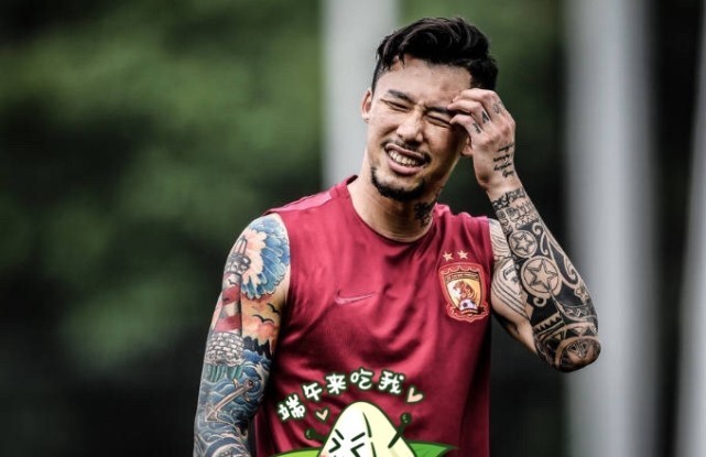 纹身多却内敛,娶舞蹈老师为妻很低调|张琳芃|王乔治|亚冠_新浪新闻