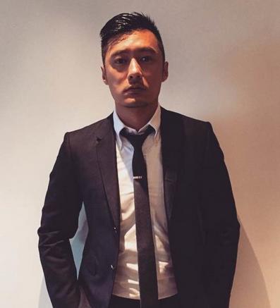 39岁余文乐二次当爸,女儿皮肤娇嫩似透明,妻子出身豪门不简单