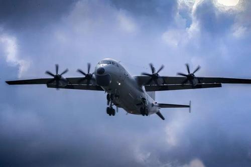 运-9反潜巡逻机:军演中投掷自导深弹,具备了搜潜攻潜一体功能