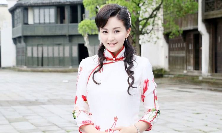 很多年轻人难免对她并不是特别的熟悉,早些年她倚靠着《花季雨季》而