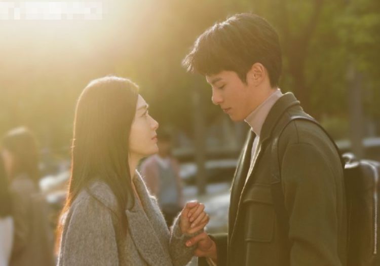 又一部姐弟恋都市剧在热拍主角相差20岁同框照却cp感满满