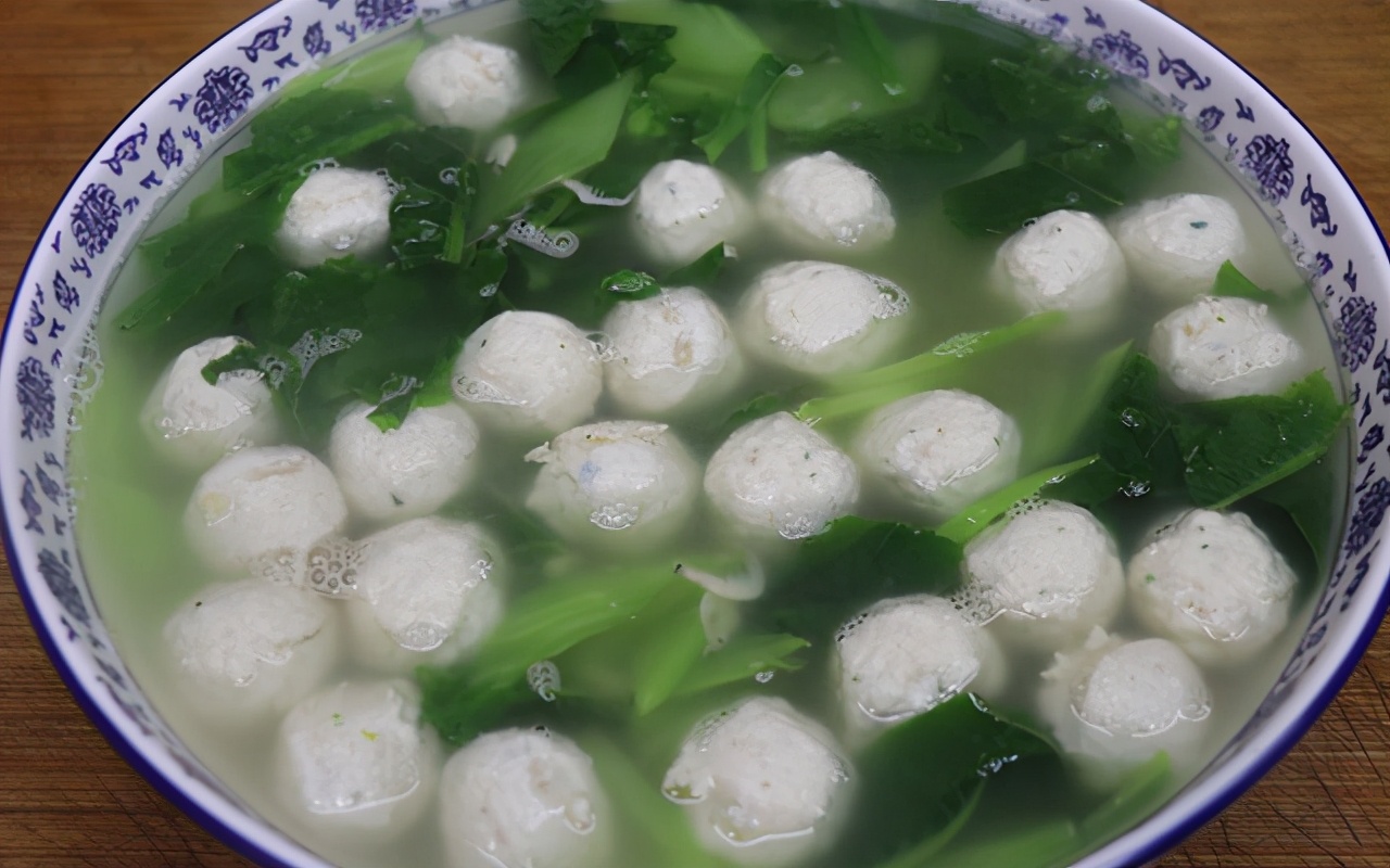 冬季晚餐多喝这碗鸡肉丸子汤,鲜香嫩滑很q弹,口感细腻营养好