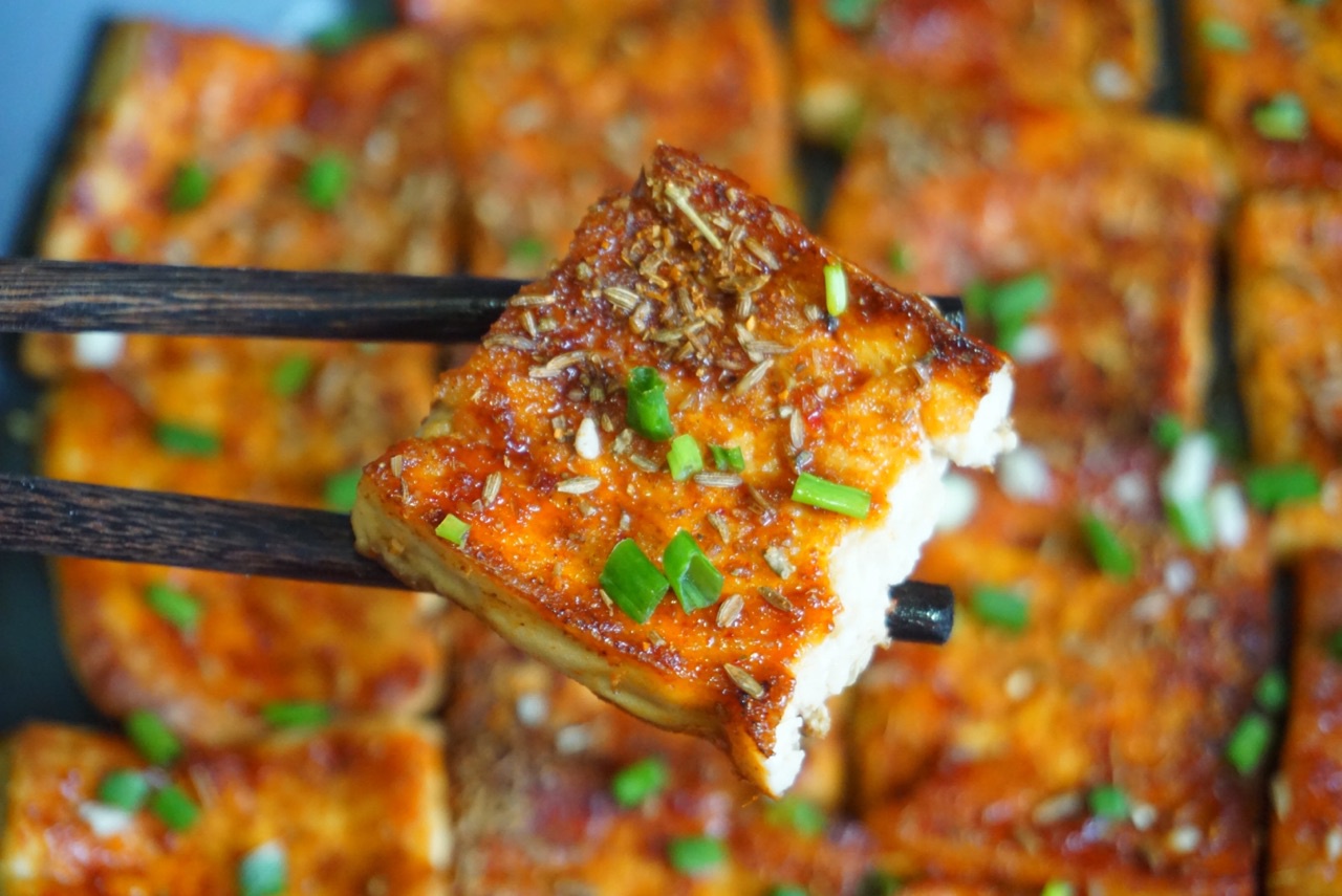 自己在家制作街头超火的铁板豆腐,2块钱就能做1盘,好吃又便宜