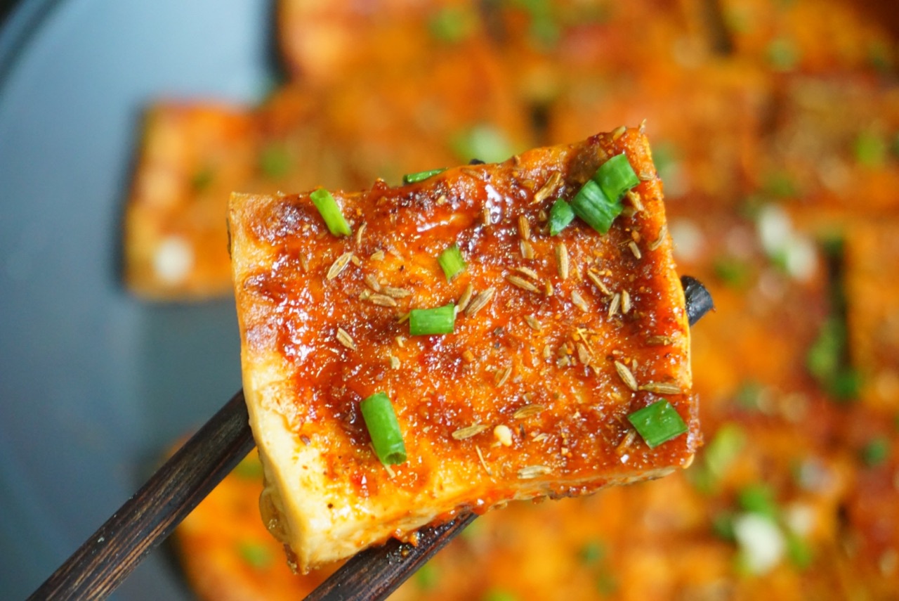 自己在家制作街头超火的铁板豆腐,2块钱就能做1盘,好吃又便宜