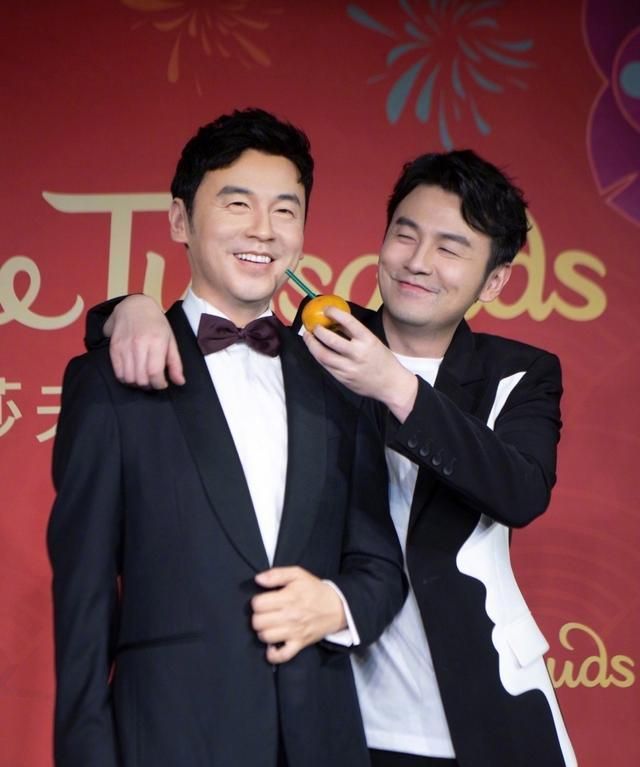 雷佳音回应搂美女风波:搭朋友肩膀咋啦!提到妻子,连称呼都变了