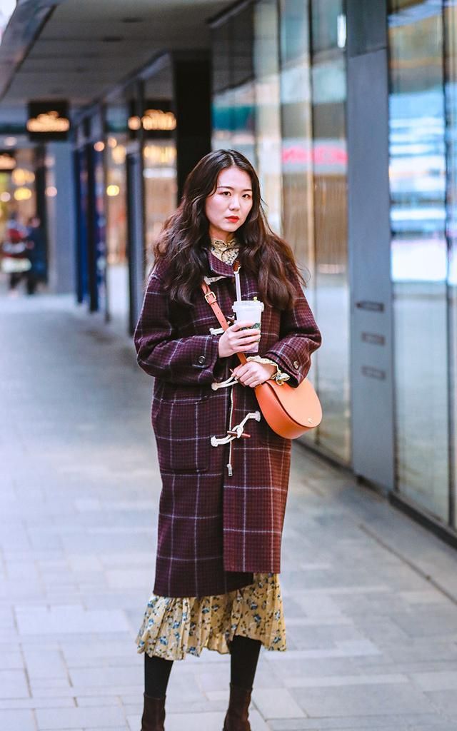 街拍懂得穿衣搭配的女人一定能够把握住时尚潮流的细节