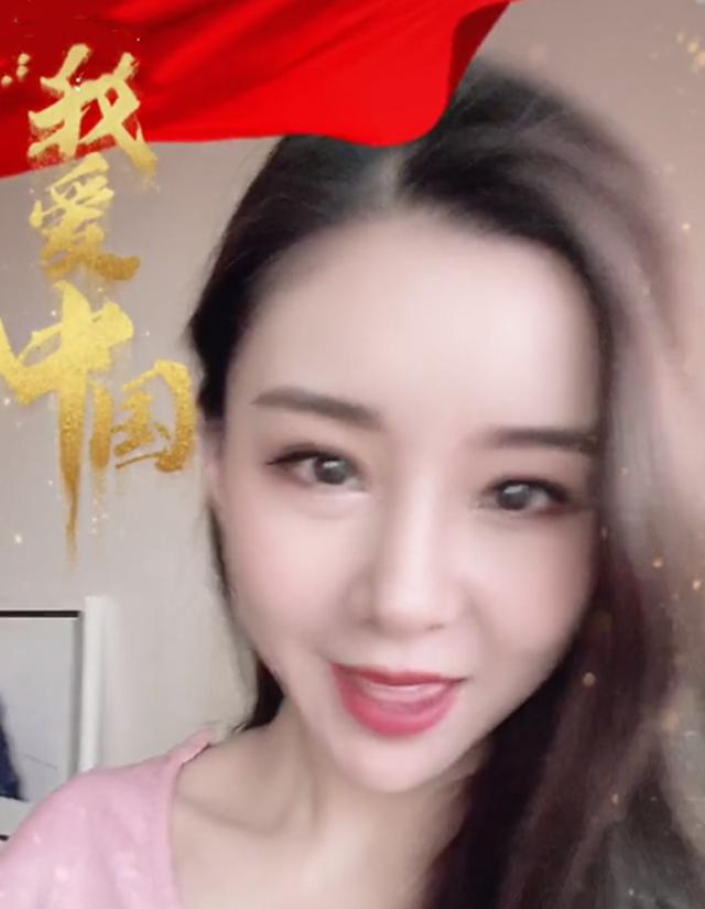 35岁李小萌晒近况,身材纤细状态像学生妹,脸尖不似以前圆嘟嘟
