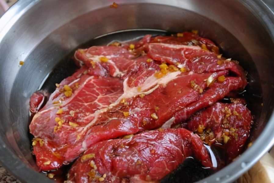 腌牛肉,记住"1葱2姜3花椒",牛肉滑嫩口感不柴,吃起来不腥