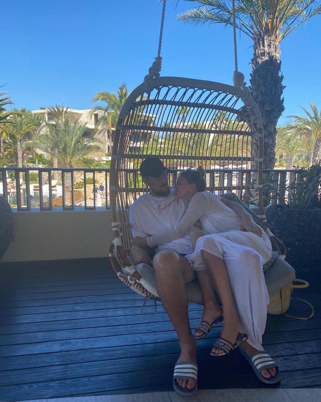 祖巴茨晒与女友合照庆祝纪念日:5 年了,依旧情比金坚