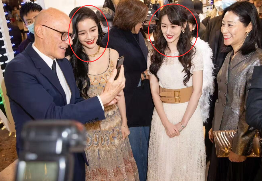 都是让人心动的漂亮明星呢,不愧是两位红毯女王