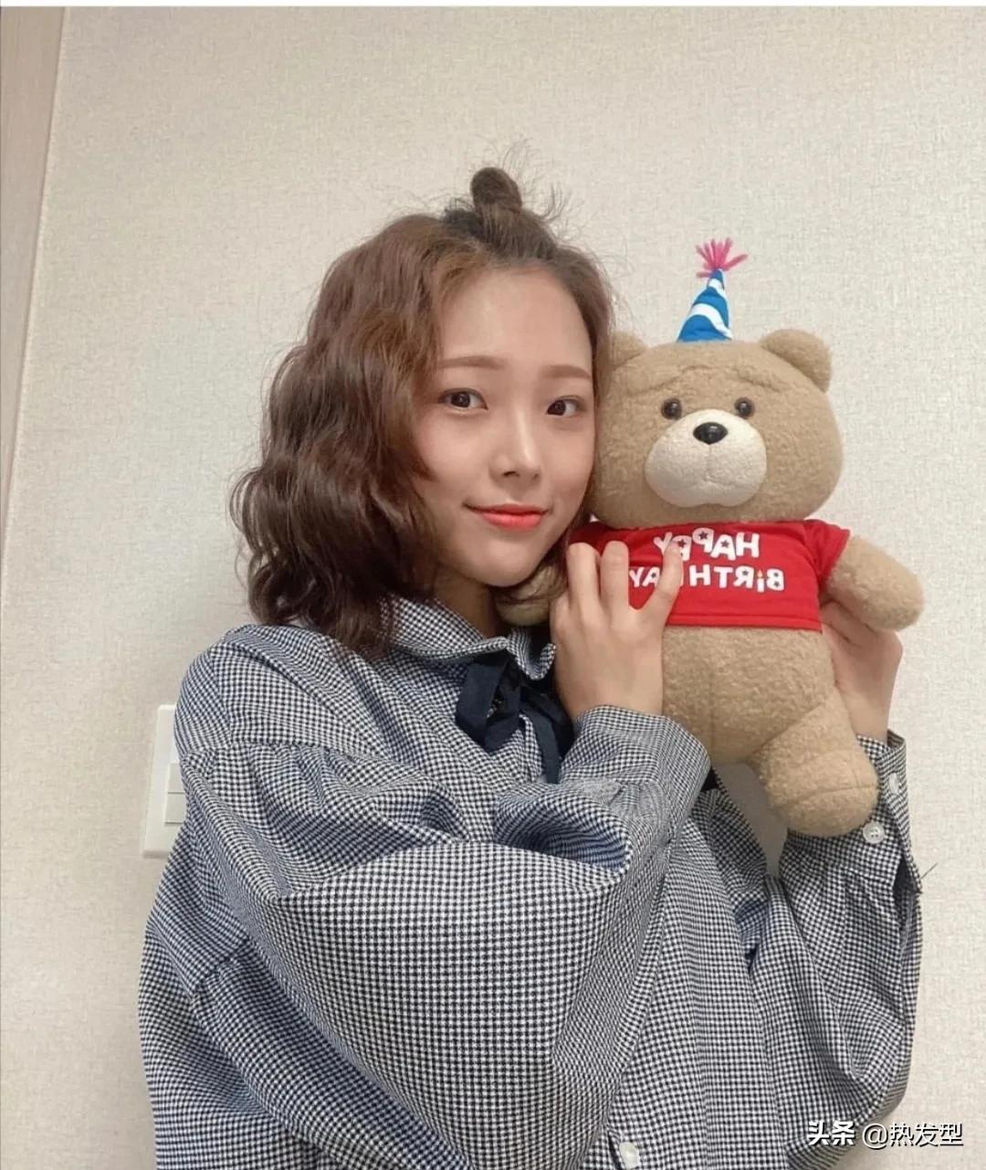 烫卷发扎个丸子头真的太可爱了发量少妹子福利真的太可爱了