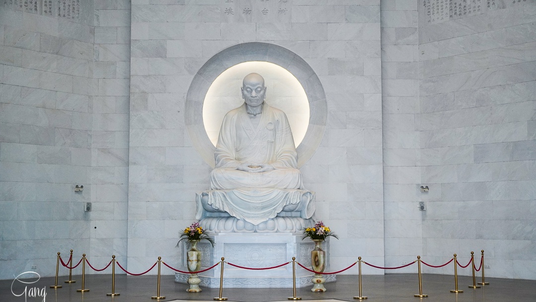 新兴一座因为六祖惠能闻名于世的城市这个广场诠释了一切