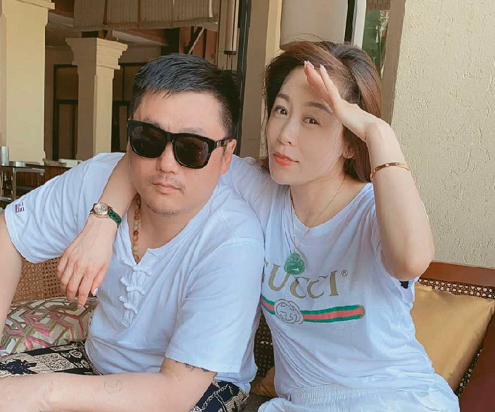 宋晓峰曾经接受媒体采访都表示家里的钱现在都是老婆管,自己要给老婆