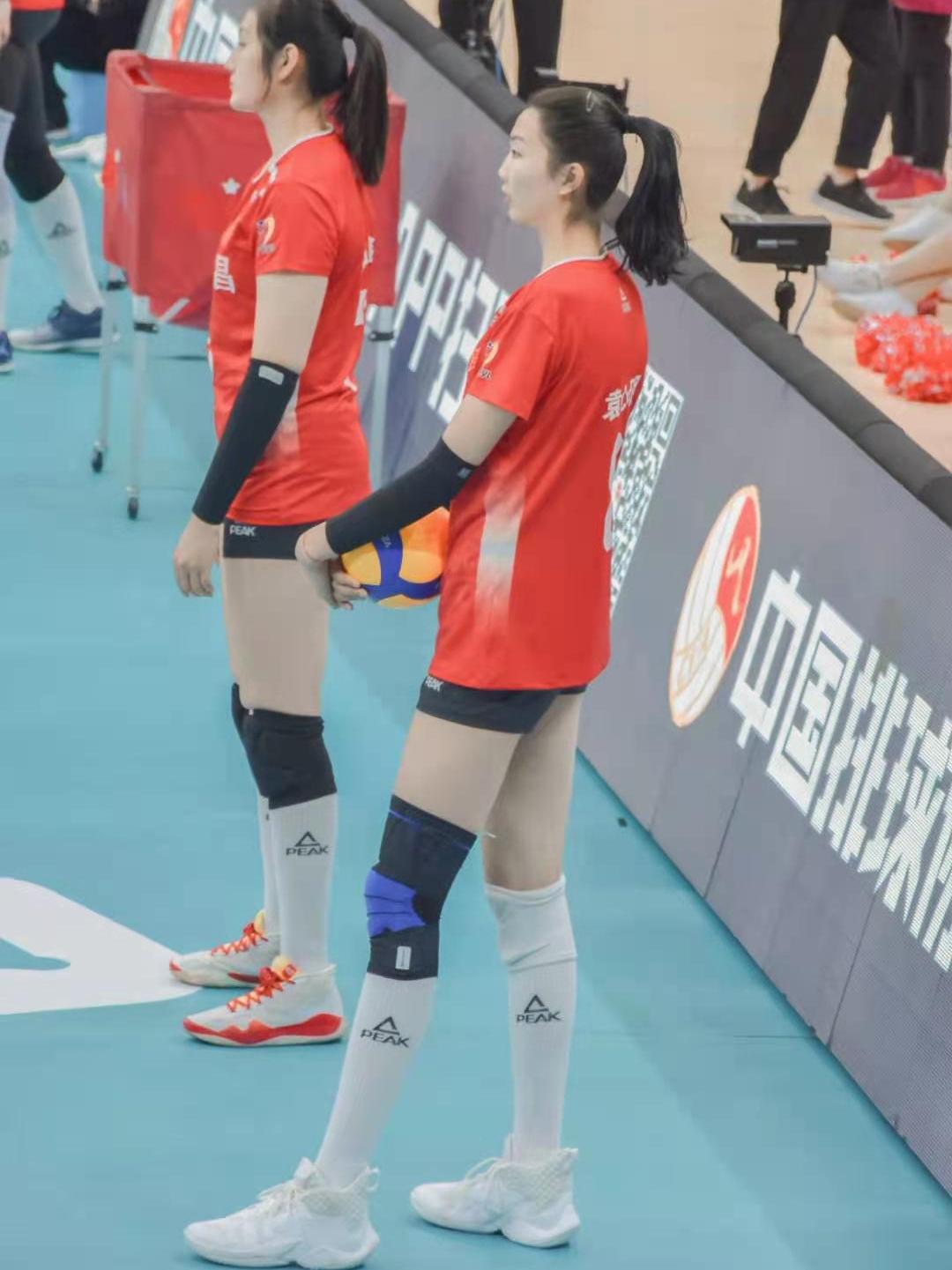 球迷发袁心玥比赛照表达思念,肤白貌美,身材圆润,大长腿吸睛!