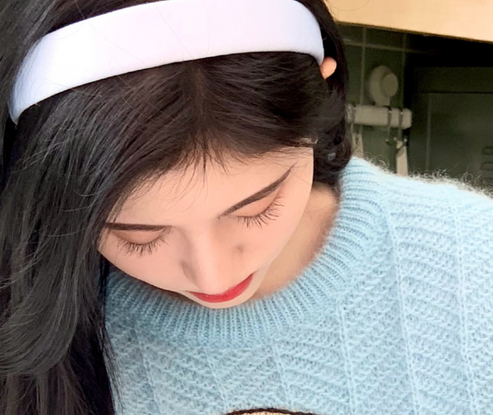 秒速获上万点赞,而我却被她低头后真实颜值吸引|鞠婧祎|自拍|脸蛋