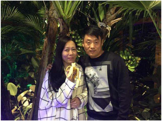 正文   除了颜值之外,宋晓峰会如此宠爱妻子,正是因为当年宋晓峰一无