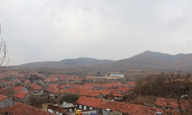 路过威海乳山市的大孤山镇,俯瞰到一个规模很大的村庄