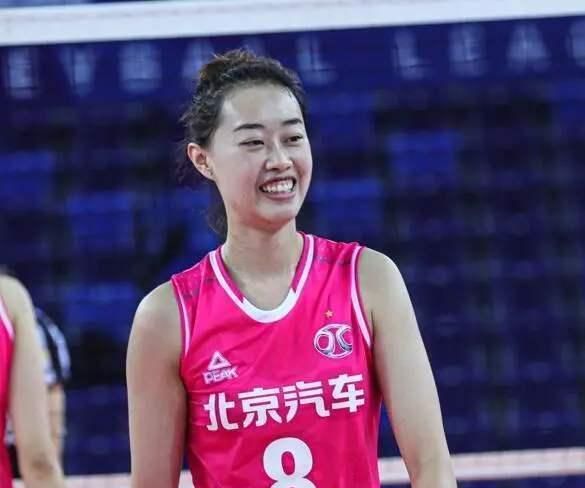 比如最近在联赛中迅速窜红的新星薛翼枝就在这中这场比赛中出场亮相