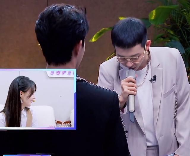 胡夏见缝插针找机会深情款款唱《知否》,郑爽说"他好像李诞",一旦接受