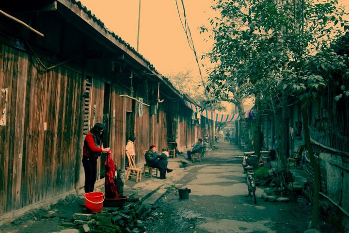 四川有座低调小镇,镇上的商铺不挂招牌,客人依旧多|茶馆|彭镇|小镇