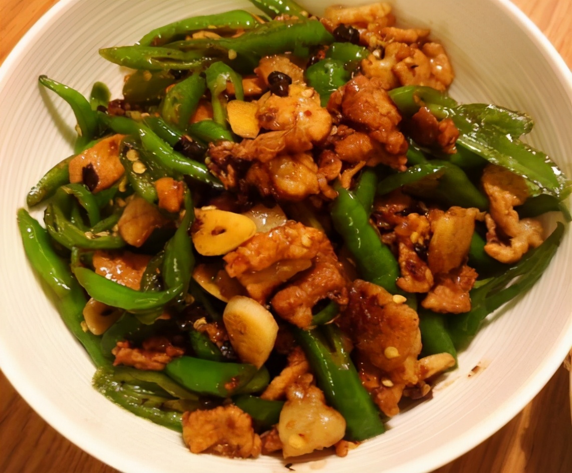 辣椒炒肉怎样才能更入味?大厨教你多做一步,肉质鲜嫩,入味足