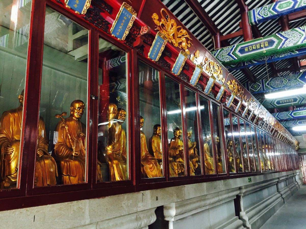 清代道光时期建造,光是从外观来看,就知道当年花费不菲,走进罗汉堂,会