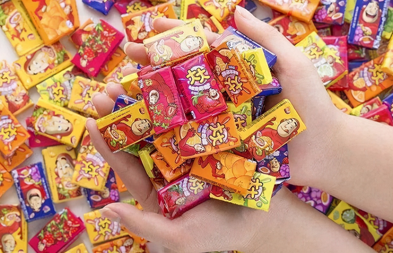 00后百吃不腻的3种美味,图1是小卖部销量王,图3"妈见打"|00后|零食