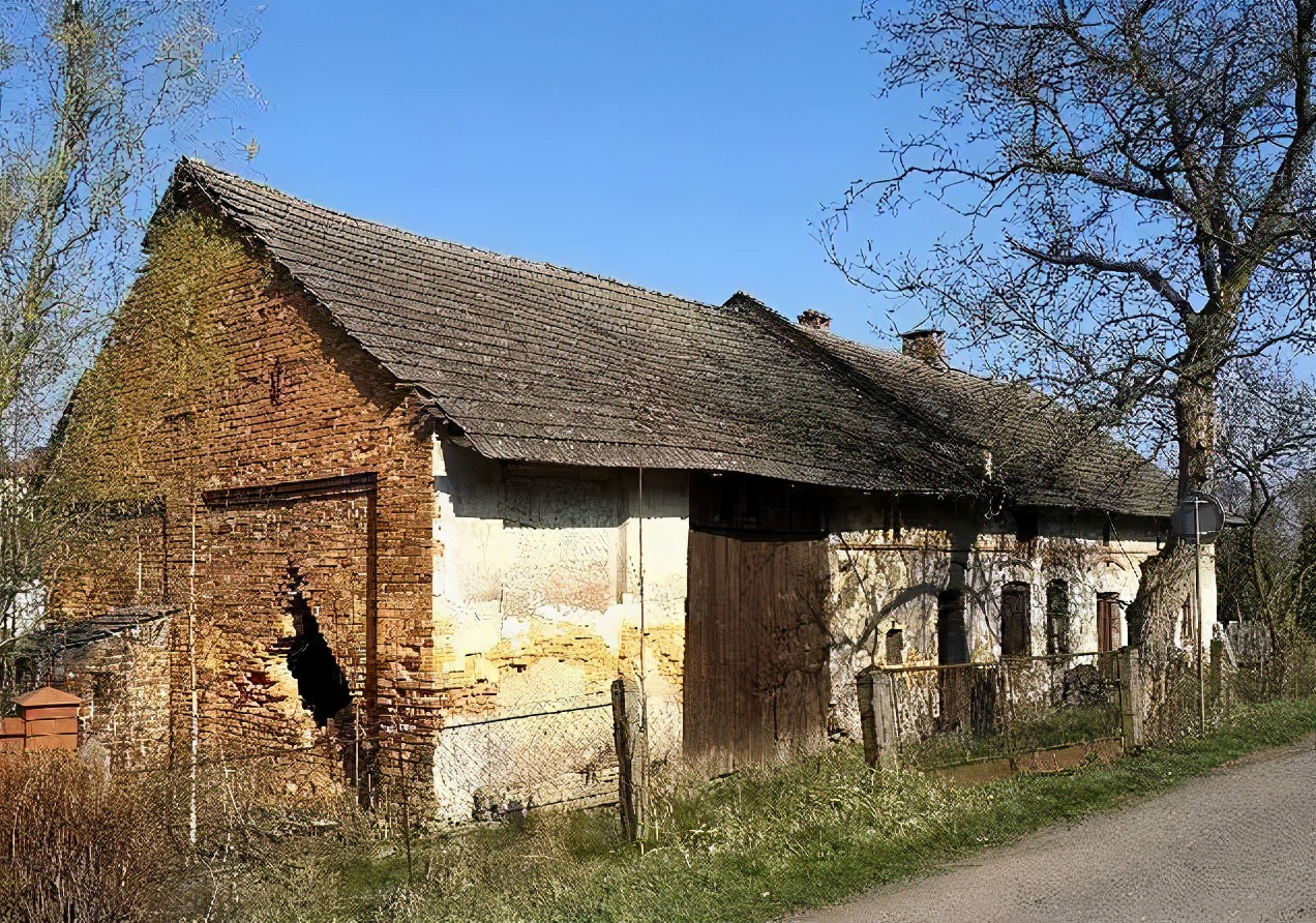 农村俗语"大房门前小破屋,三年一场哭"啥意思?老话还在理吗?