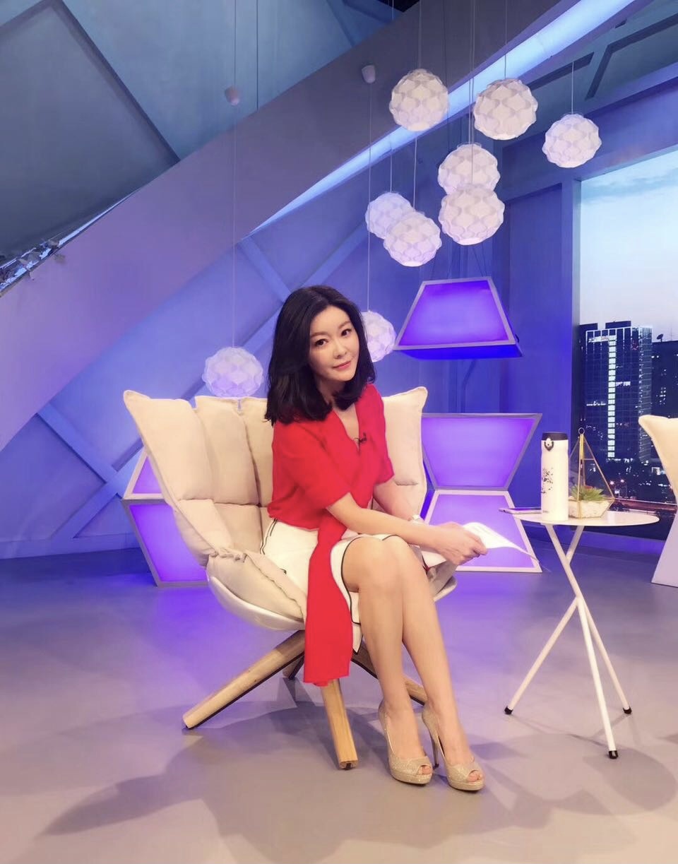 《交换空间》主持人王小骞,离开央视转型成主播,可惜了主持功力