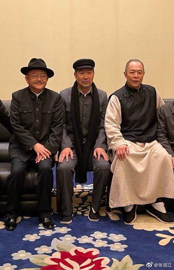 张国立晒铁三角合照,胡子花白皱纹明显,比大6岁王刚还显老?
