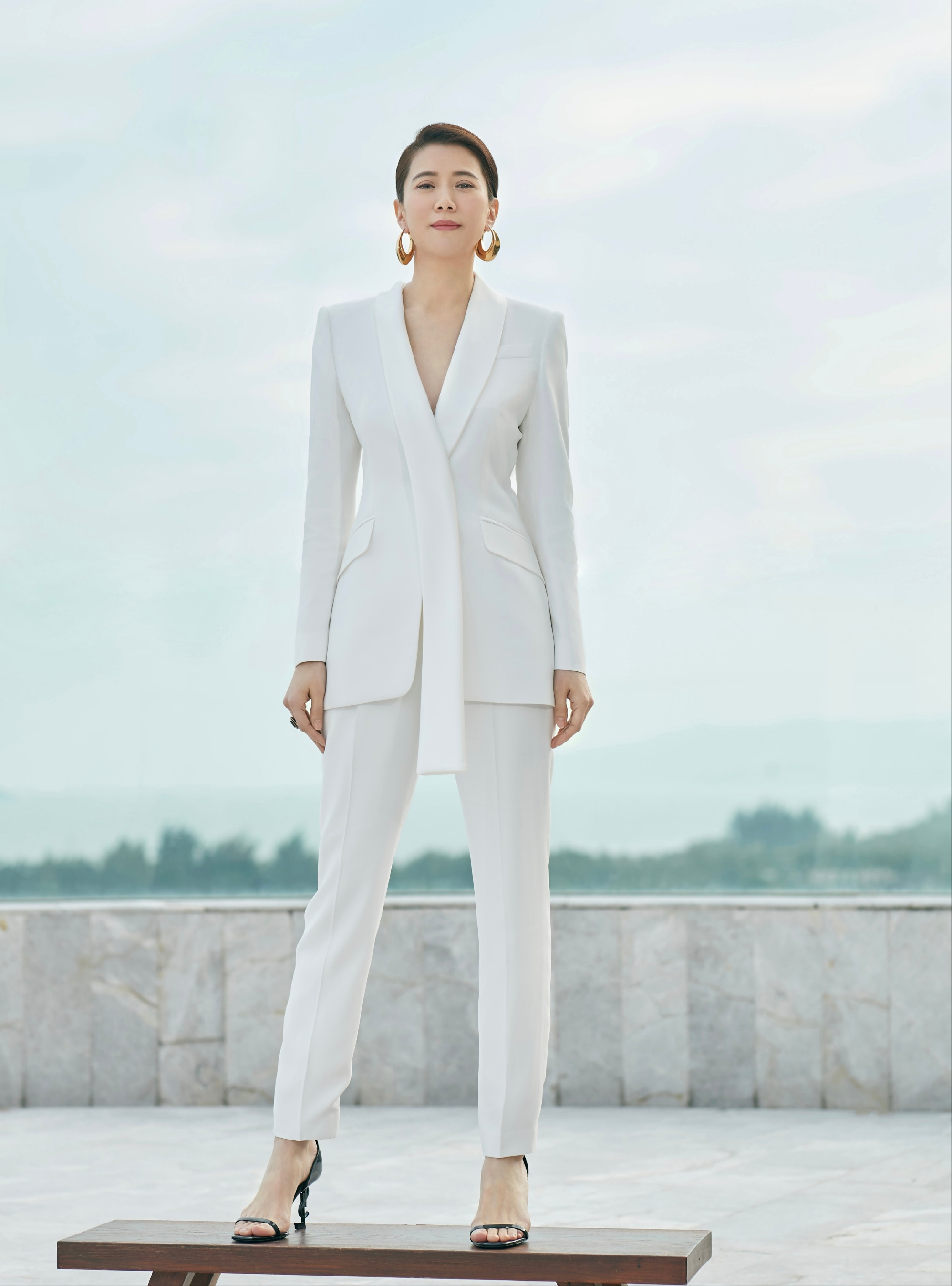 张蕾闪耀海南电影节二穿蛋糕裙好浪漫就是太显腰粗了