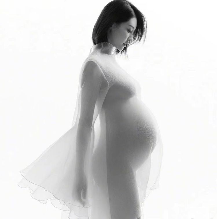 女明星怀孕只胖肚子林心如苗苗还好看到伊能静真是秀儿