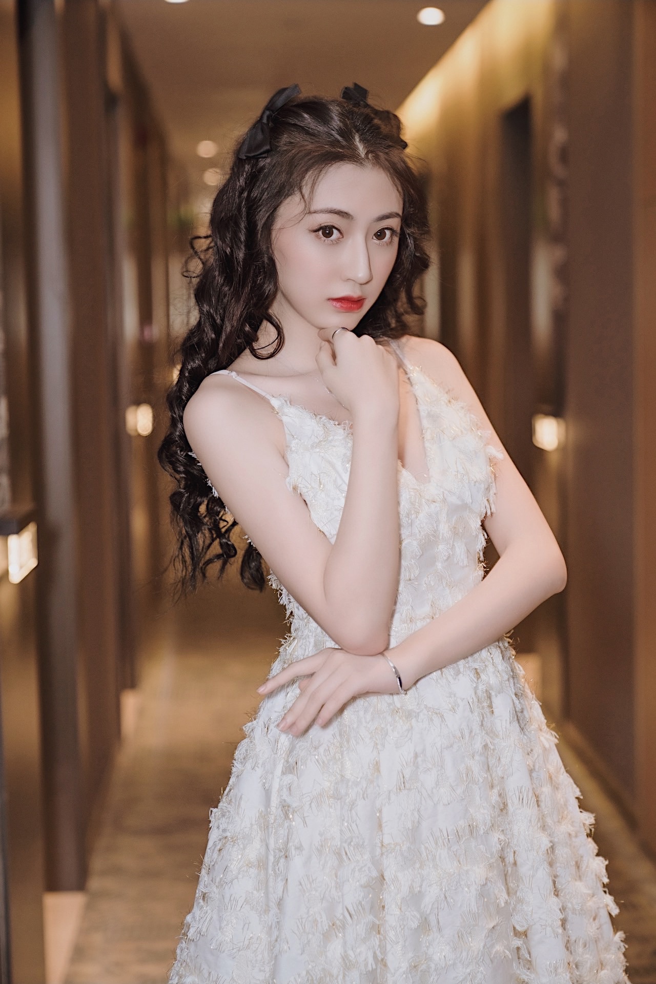 演员范桢出席周大福荟馆jewelria门店开幕式清新灵动气质出众