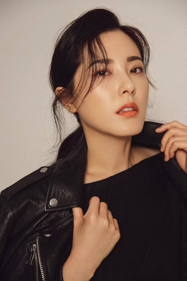 44岁曾黎,匀称饱满性感迷人,成熟女人味十足!