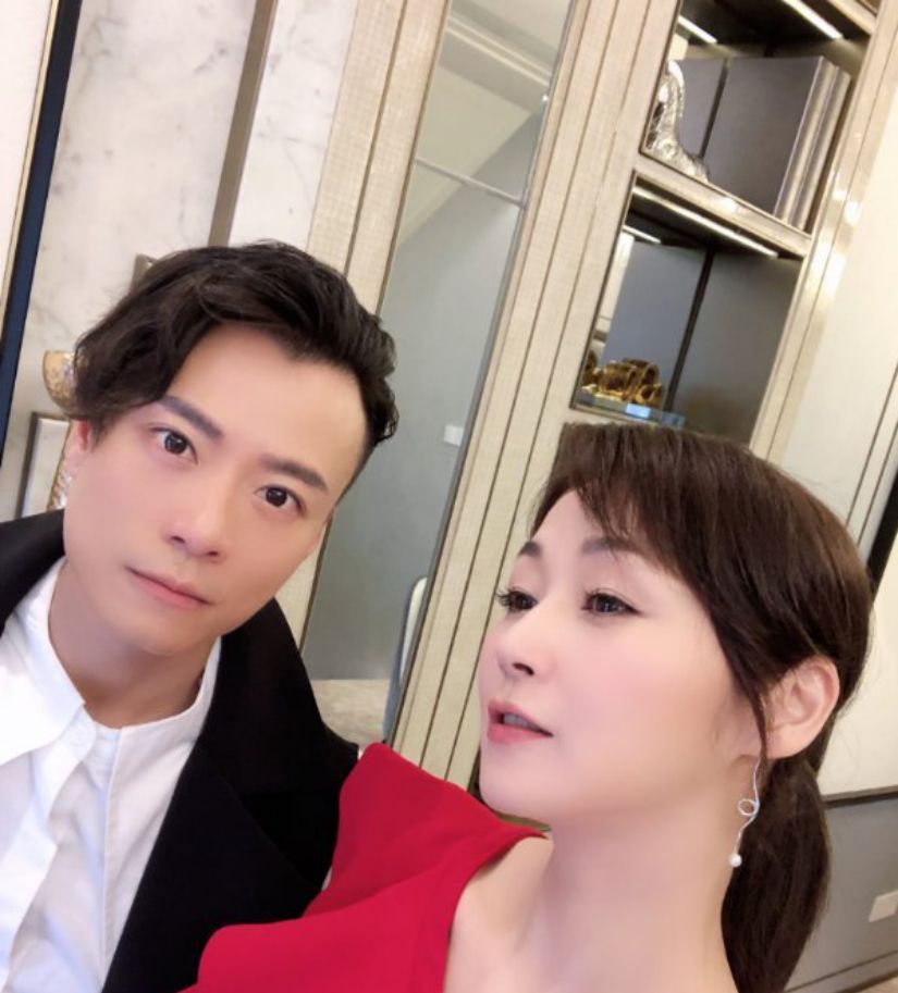 "香港第一美腿"万绮雯,闪嫁陈十三被宠20年,今50岁气质仍出众