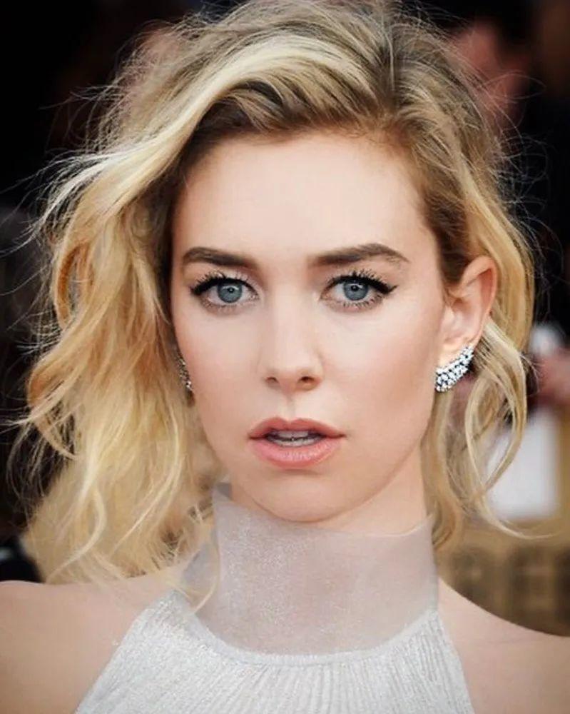 和紧身衣加持,却将打斗变换出了性感|黑寡妇|凡妮莎|科比_新浪新闻