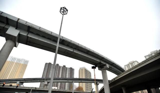 东至建工路高架桥,南起新安路路基护栏起点,北至东南二环主线桥北端