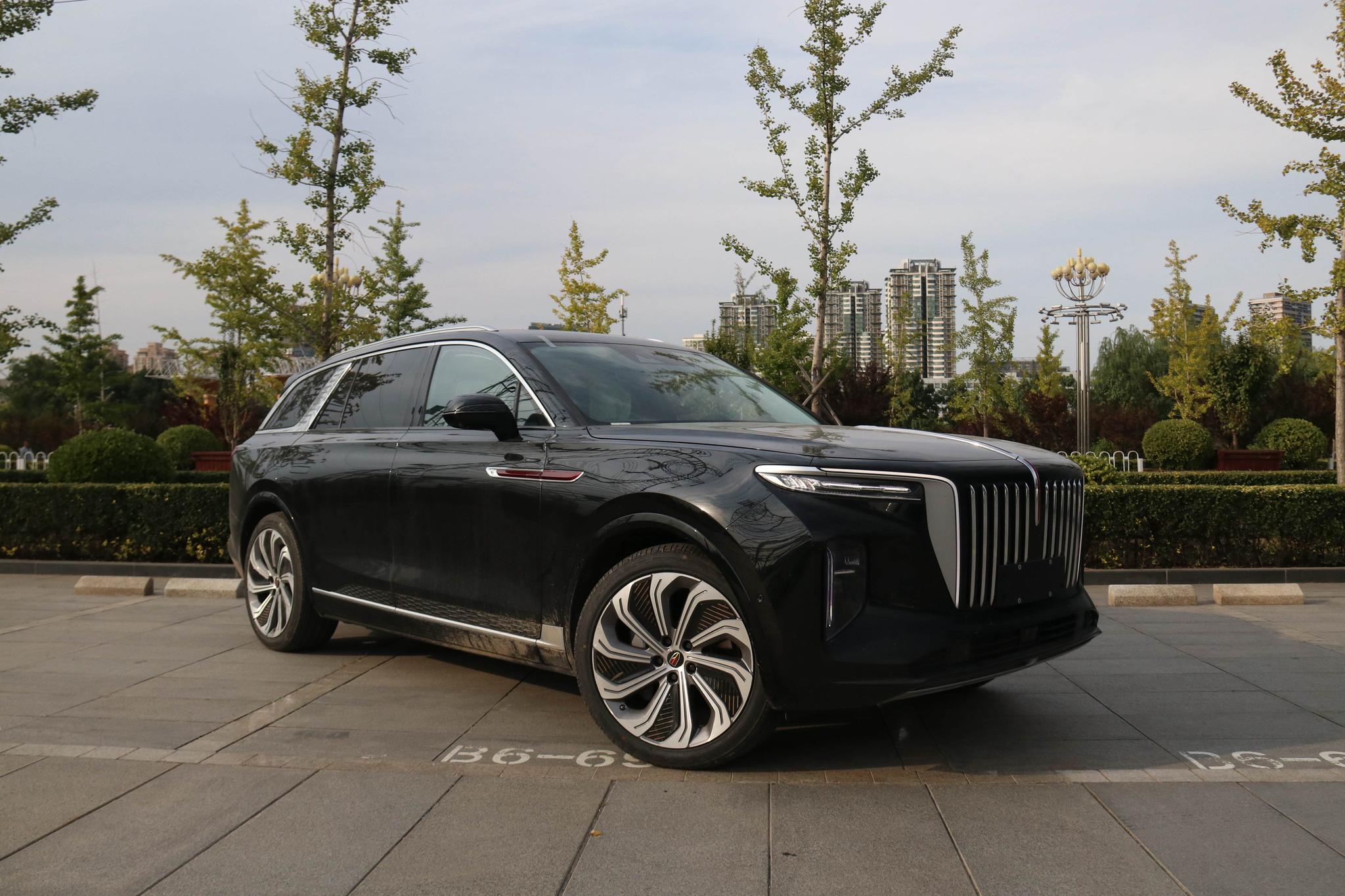 50万的大型豪华纯电suv,红旗e-hs9底气如何?-新浪汽车